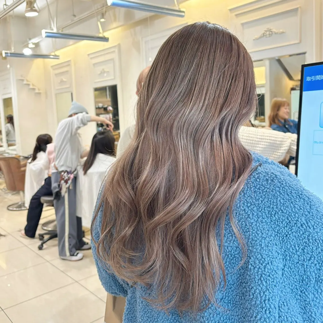 ロング カラー ベージュカラー ブリーチ カット ヘアカラー 🫧 nanaco🫧のヘアスタイル