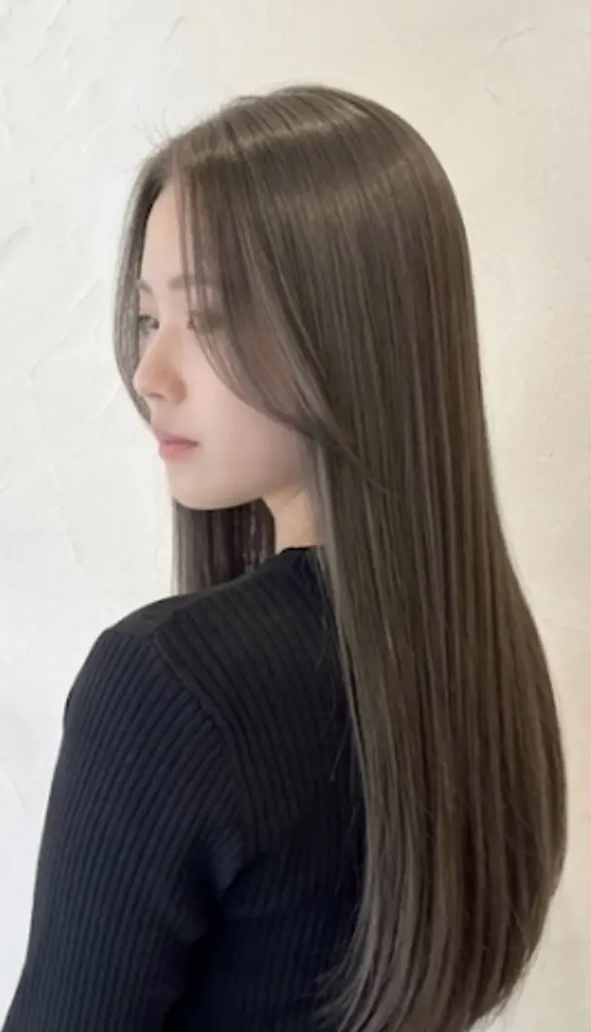 ロング 透明感カラー特化若山 結愛のヘアスタイル