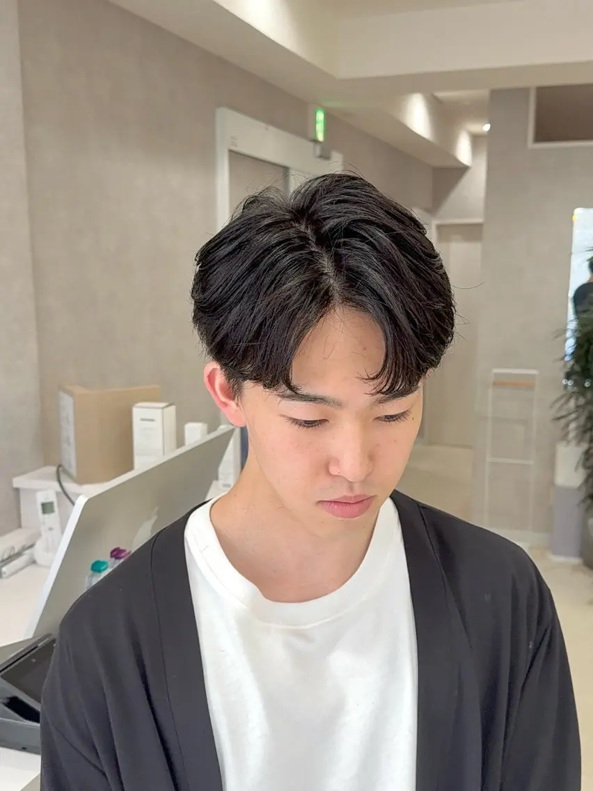 ショート メンズ センターパート メンズパーマ 似合わせカット 【東北メンズヘア1 位受賞🥇】本間祐太のヘアスタイル