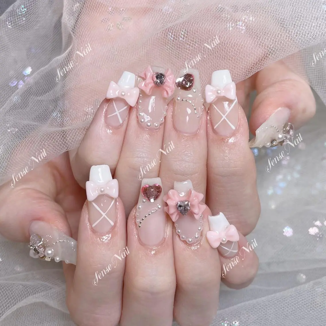 ネイル ハンドネイル 🦋 Queenieのネイルデザイン