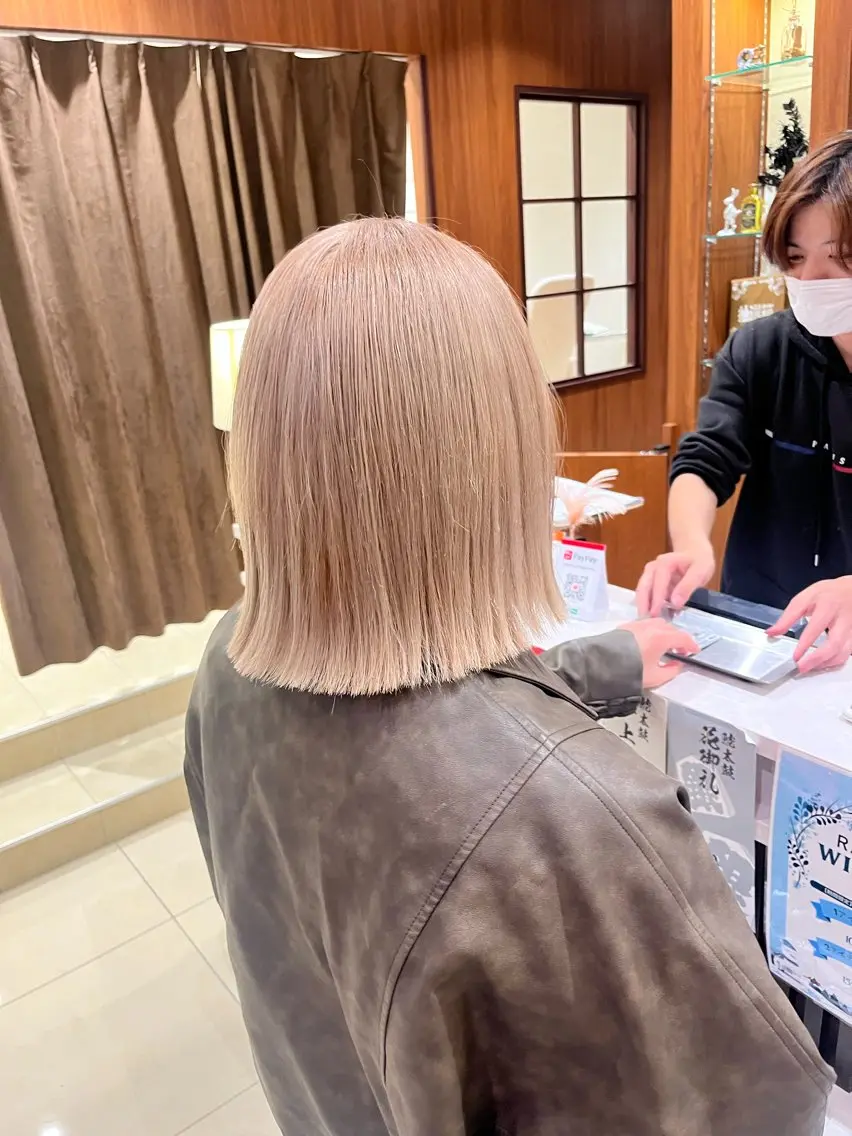 カラー ベージュカラー ブリーチ ミルクティーベージュ ホワイトミルクティーベージュ ヘアカラー ハイトーンカラー🎀 はなえのヘアスタイル