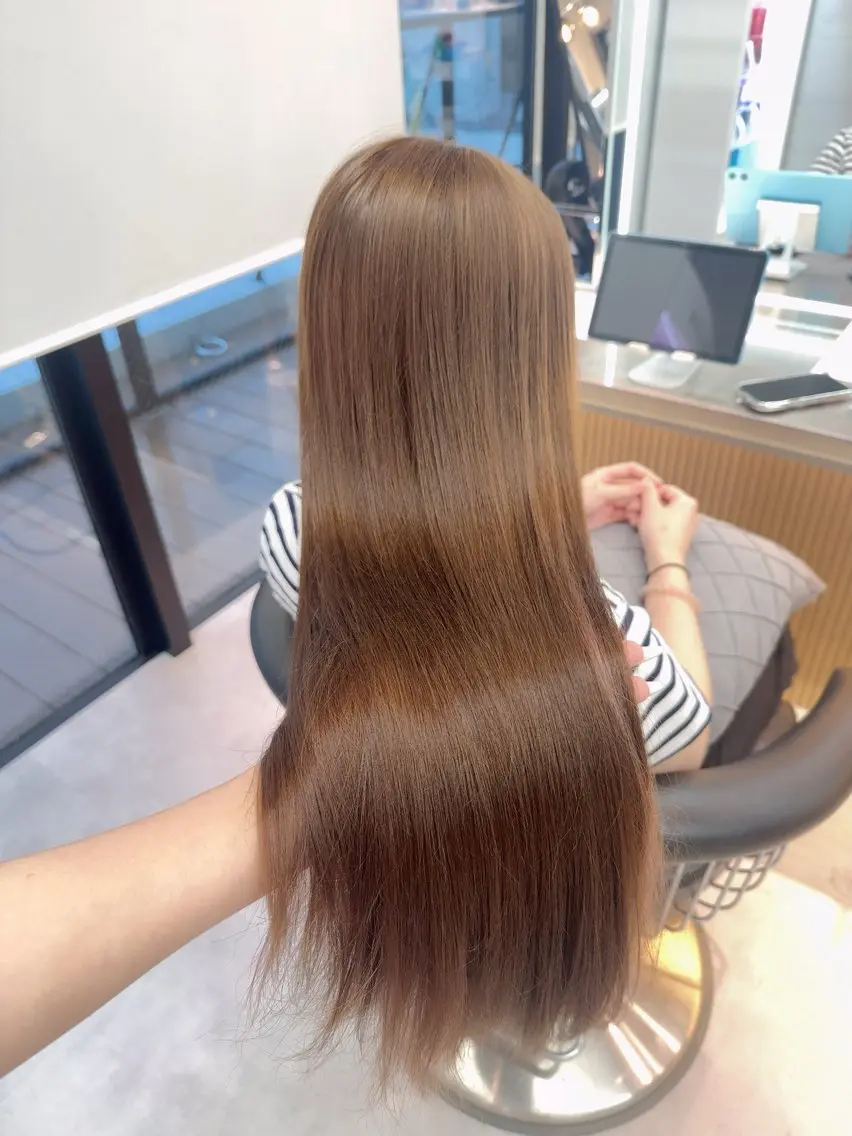 セミロング カラー ベージュカラー レイヤーカット 縮毛矯正 【博多髪質改善】 吉村　清志のヘアスタイル