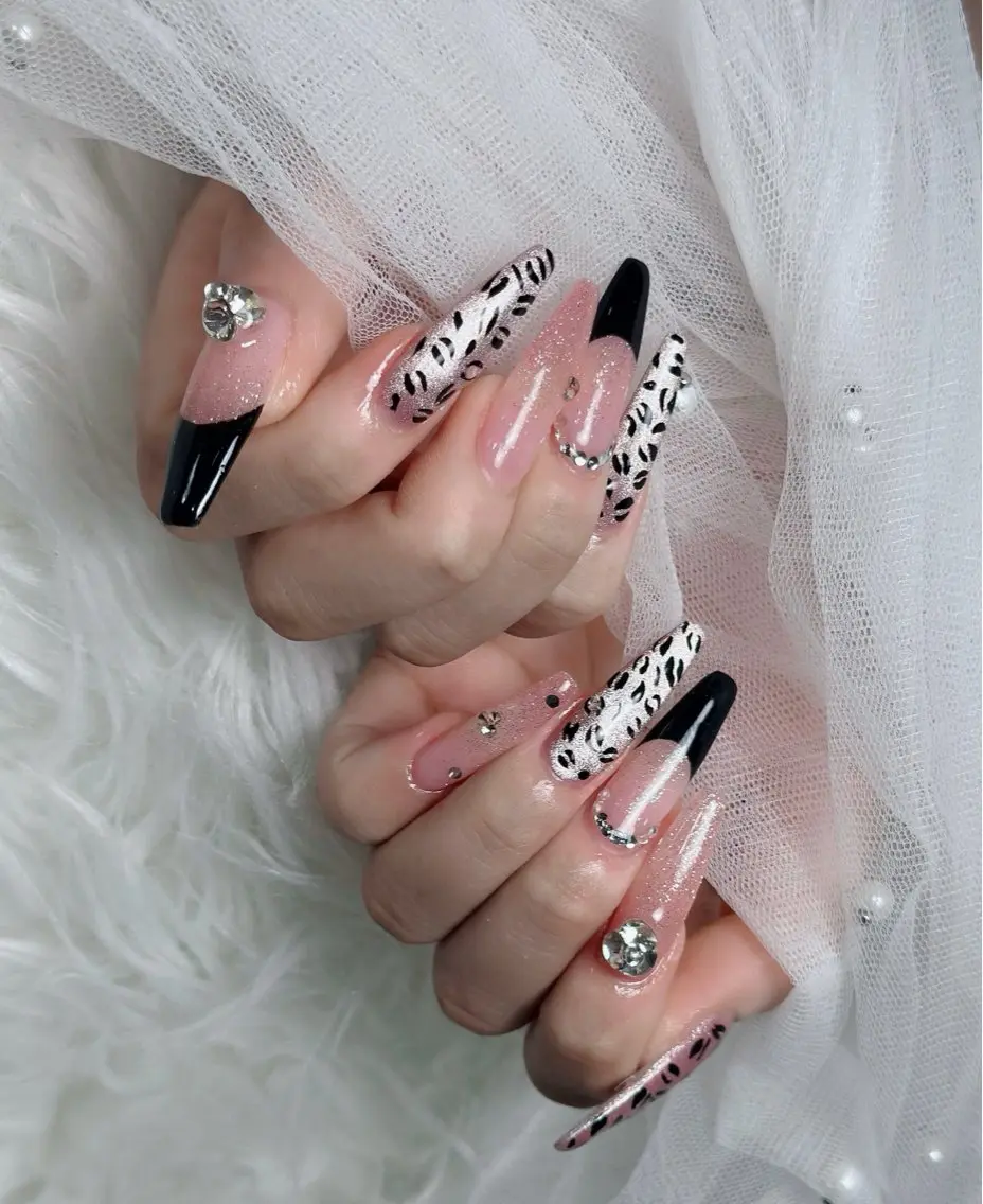 ネイル チークネイル フレンチネイル キラキラネイル 韓国ネイル マグネットネイル ハンドネイル Chibi h.babynailのネイルデザイン