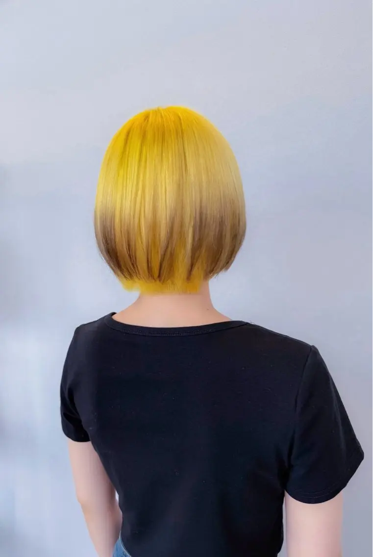 ショート カラー ショートボブ デザインカラー イエローカラー ボブ ショートヘア ヘアカラー 沖田 朱峰のヘアスタイル