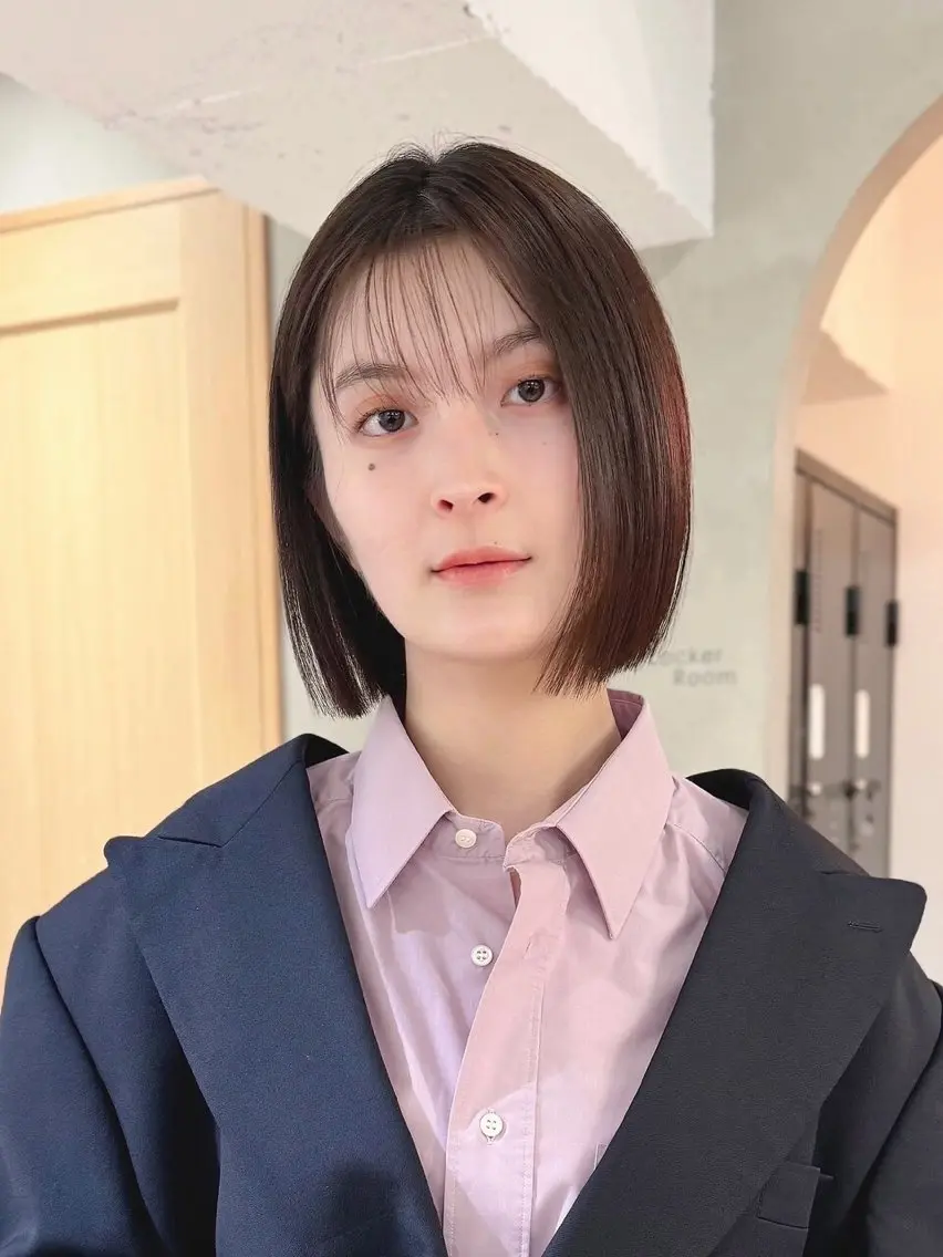 ミディアム ボブ カット 似合わせレイヤー ＆縮毛矯正のヘアスタイル