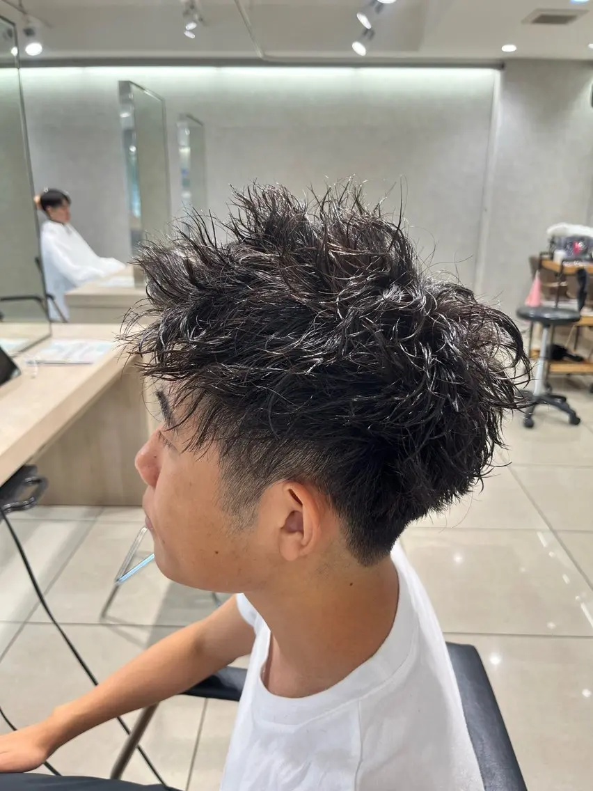 パーマ メンズ メンズパーマ ツイストスパイラルパーマ 刈り上げ スパイラルパーマ カット パーマ 巖本 真希のヘアスタイル