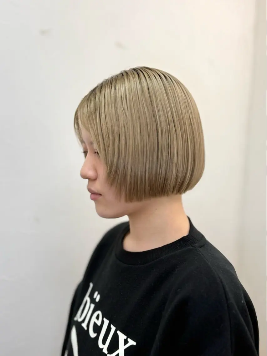 ショート ボブ 顔まわりレイヤー レイヤーカット 冨田 豊のヘアスタイル