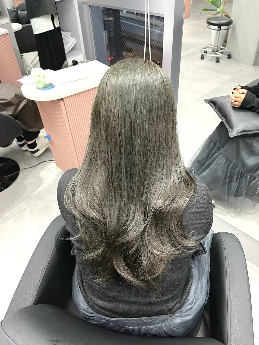 ロング レイヤーカット 岸田 悠佑のヘアスタイル