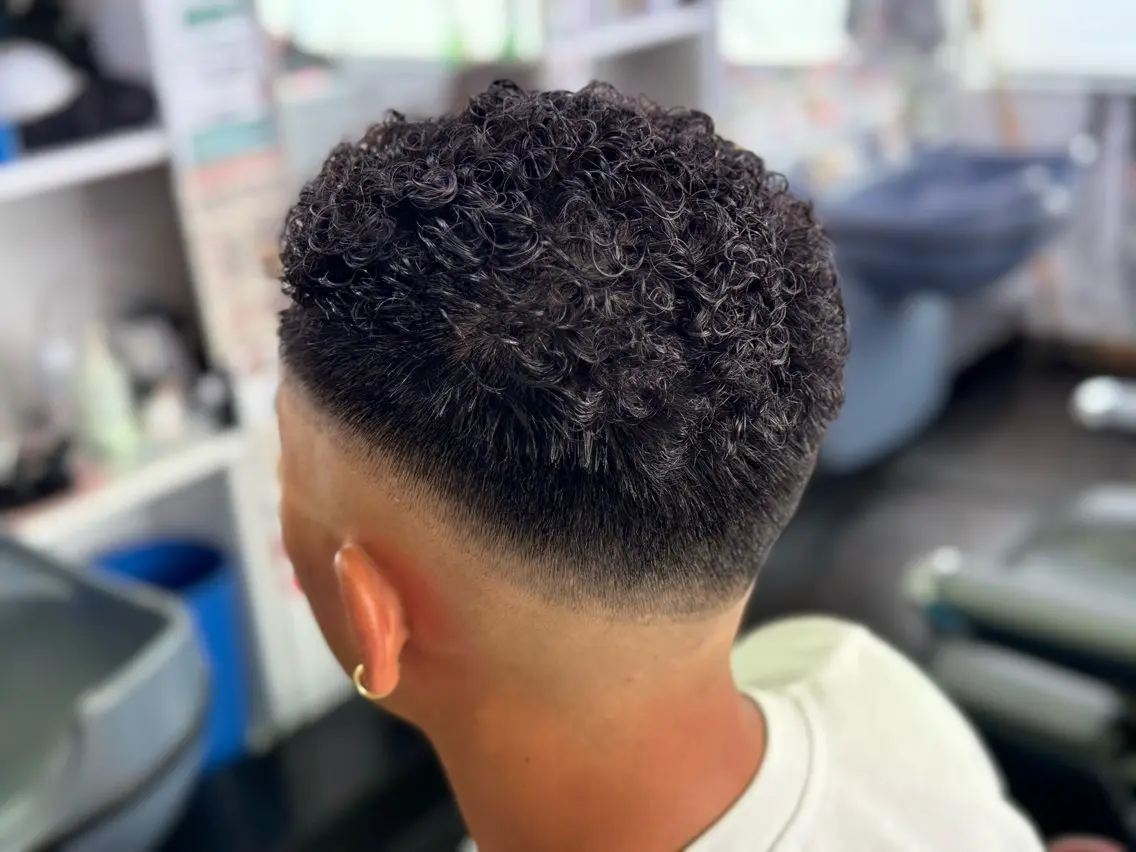ショート パーマ メンズ カット ヘアカラー パーマ パピプ理容室 三浦海岸のヘアスタイル