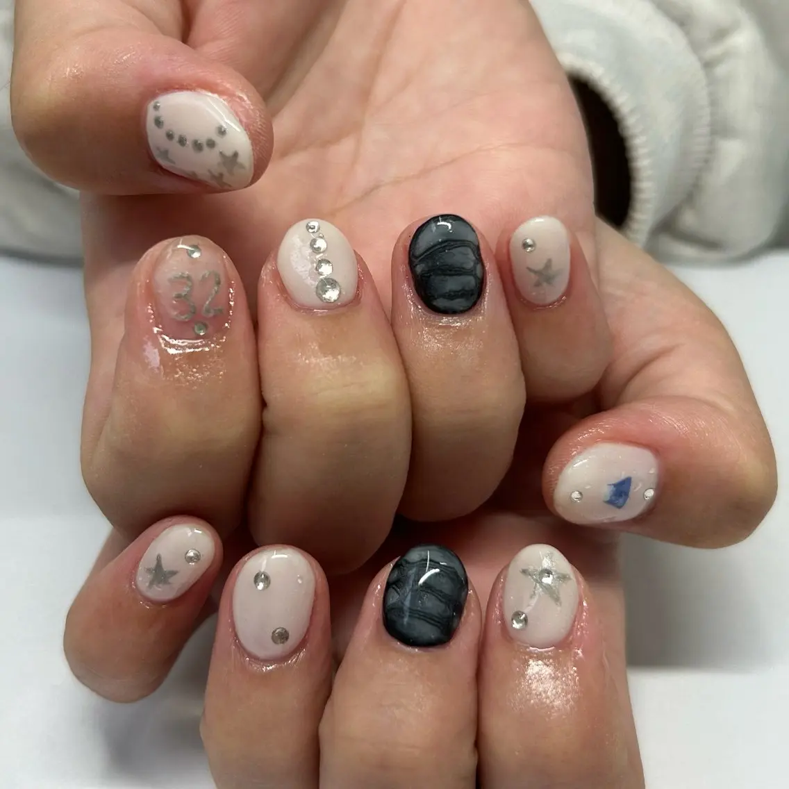 ネイル ハンドネイル one nail 【推し/概念ネイル】のネイルデザイン