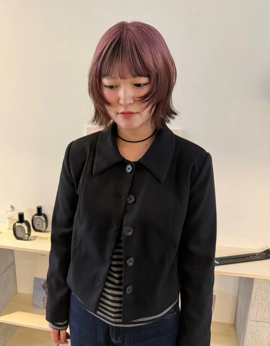 ショート カラー ベージュカラー ブリーチ ブロンド ケアブリーチ デザインカラー カット ヘアカラー トリートメント MIU/ルーツカラー 顔まわりレイヤーのヘアスタイル