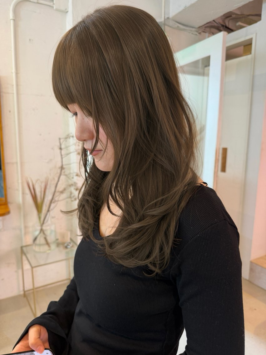ロング カラー ベージュカラー オリーブベージュ カット ヘアカラー トリートメント 落合希 Olivebeigeのヘアスタイル