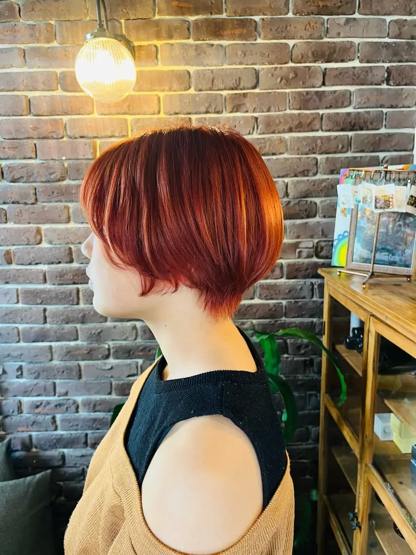 カラー ブリーチ オレンジ オレンジレッド レッドカラー アズグロウヘアー福本 明里のヘアスタイル