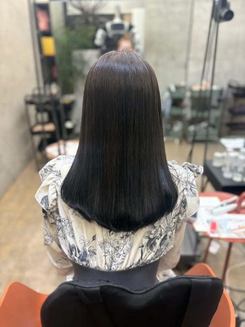 セミロング 伸ばしかけ 縮毛矯正 縮毛矯正 透明感カラー/赤み消 しカラー/もものヘアスタイル