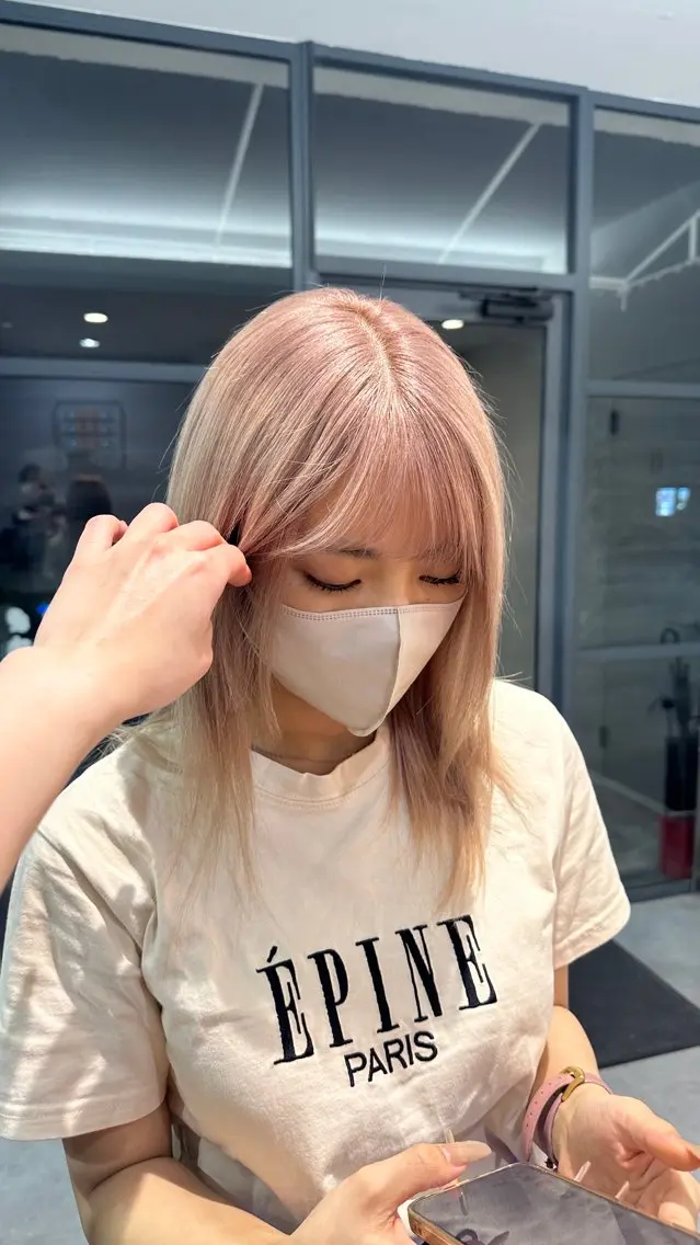 ミディアム カラー ベージュカラー ミルクティーベージュ ピンクカラー ヘアカラー 西野 未桜のヘアスタイル