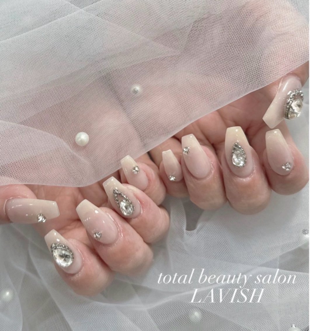 ネイル ハンドネイル フットネイル LAVISH sakiのネイルデザイン