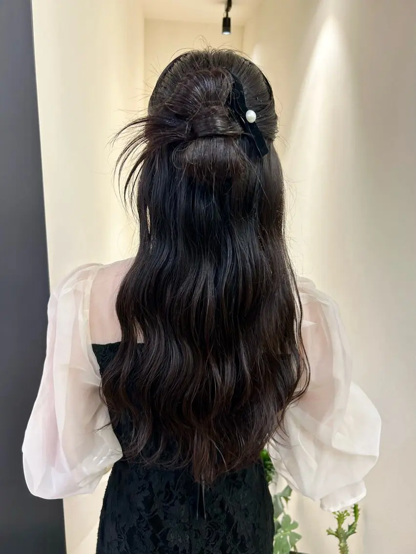 ロング ヘアアレンジ ハーフアップ 韓国風ヘア ヘアセット hubhair レイヤー/透明感のヘアスタイル
