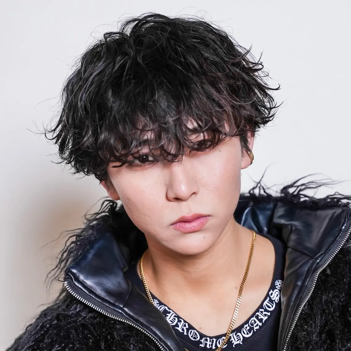 ショート カラー パーマ メンズ メンズパーマ 黒髪 カット ヘアカラー パーマ 🔥メンズ極🔥韓国 シャドウ/波巻き柿崎のヘアスタイル