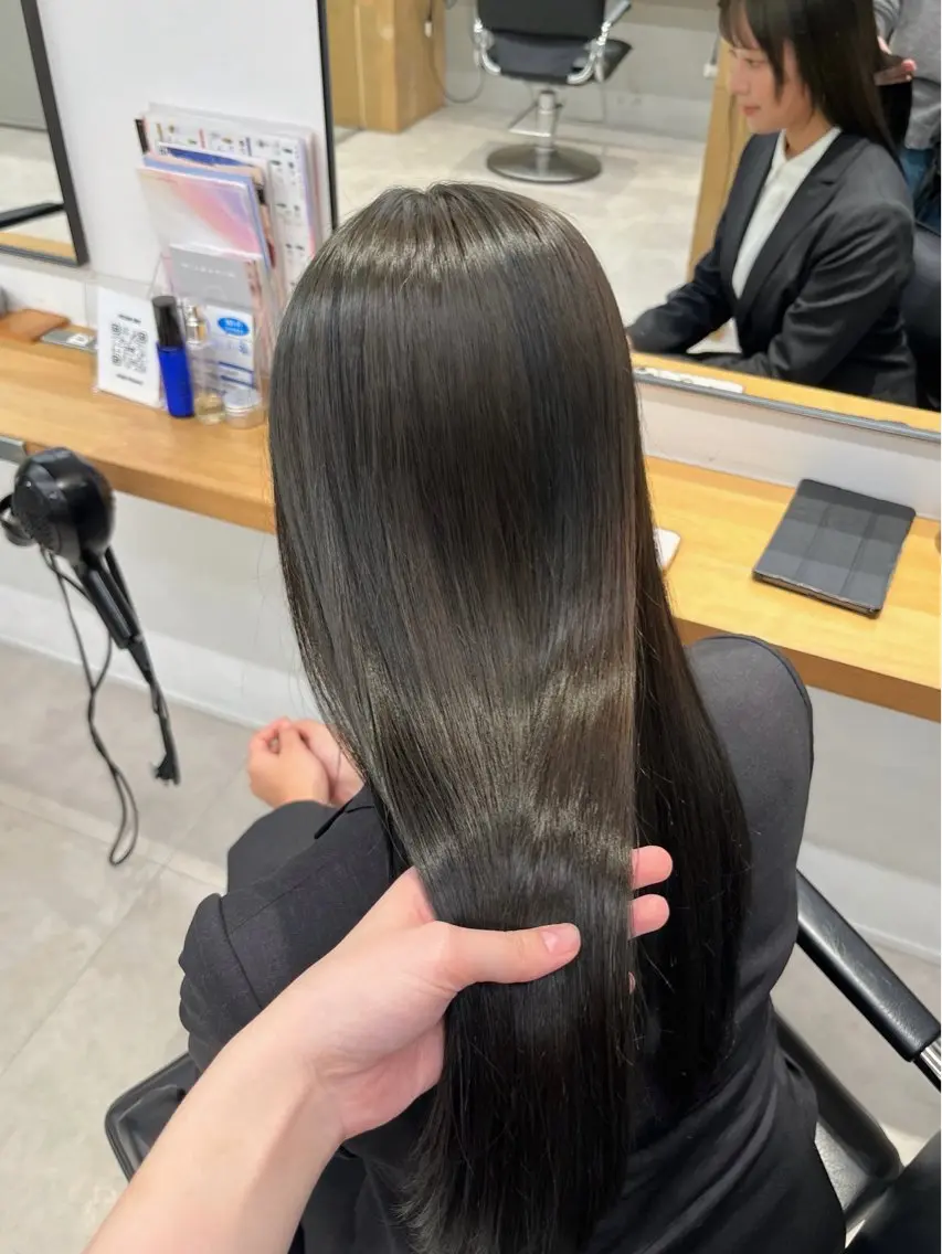 ロング カラー 透明感カラー lomalia ayuのヘアスタイル