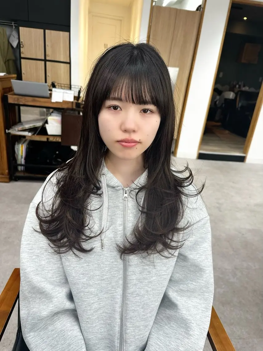 ロング カラー パーマ ヘアアレンジ メンズ キッズ カット ヘアカラー レイヤーカット/ 巻ける縮毛矯正のヘアスタイル