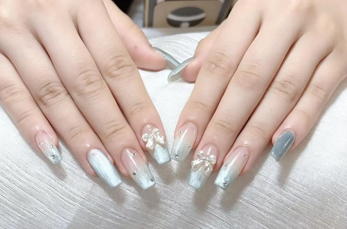 ネイル フレンチネイル ジェルネイル ガラスフレンチ 韓国ネイル マグネットネイル ハンドネイル ハンドケア The Nail& EyeLashのネイルデザイン