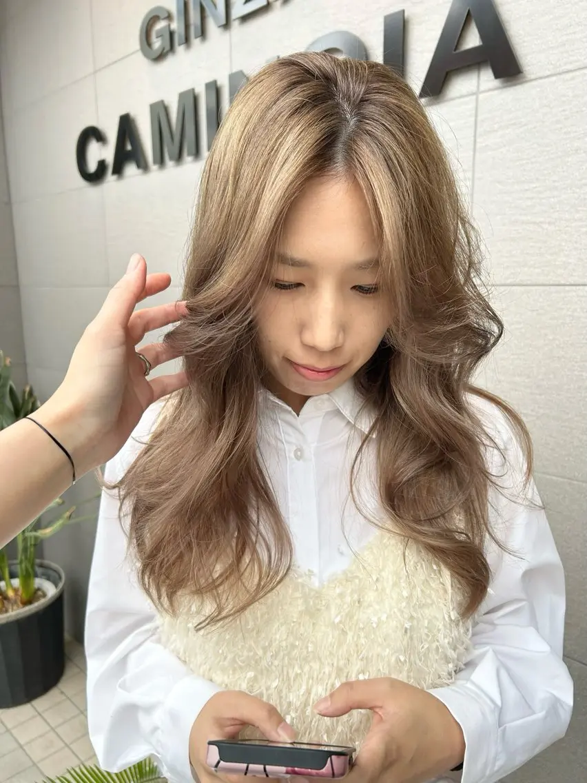セミロング カラー ベージュカラー ミルクティーベージュ ご予約はインスタ のみ🌿@n7g10のヘアスタイル