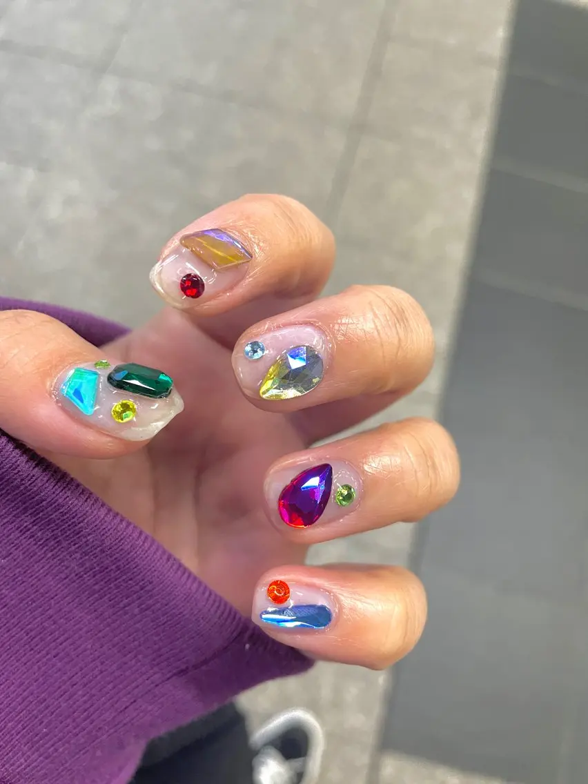 ネイル ハンドネイル 【OKIKA】 らん🦖🌈🧡のマツエク・マツパデザイン