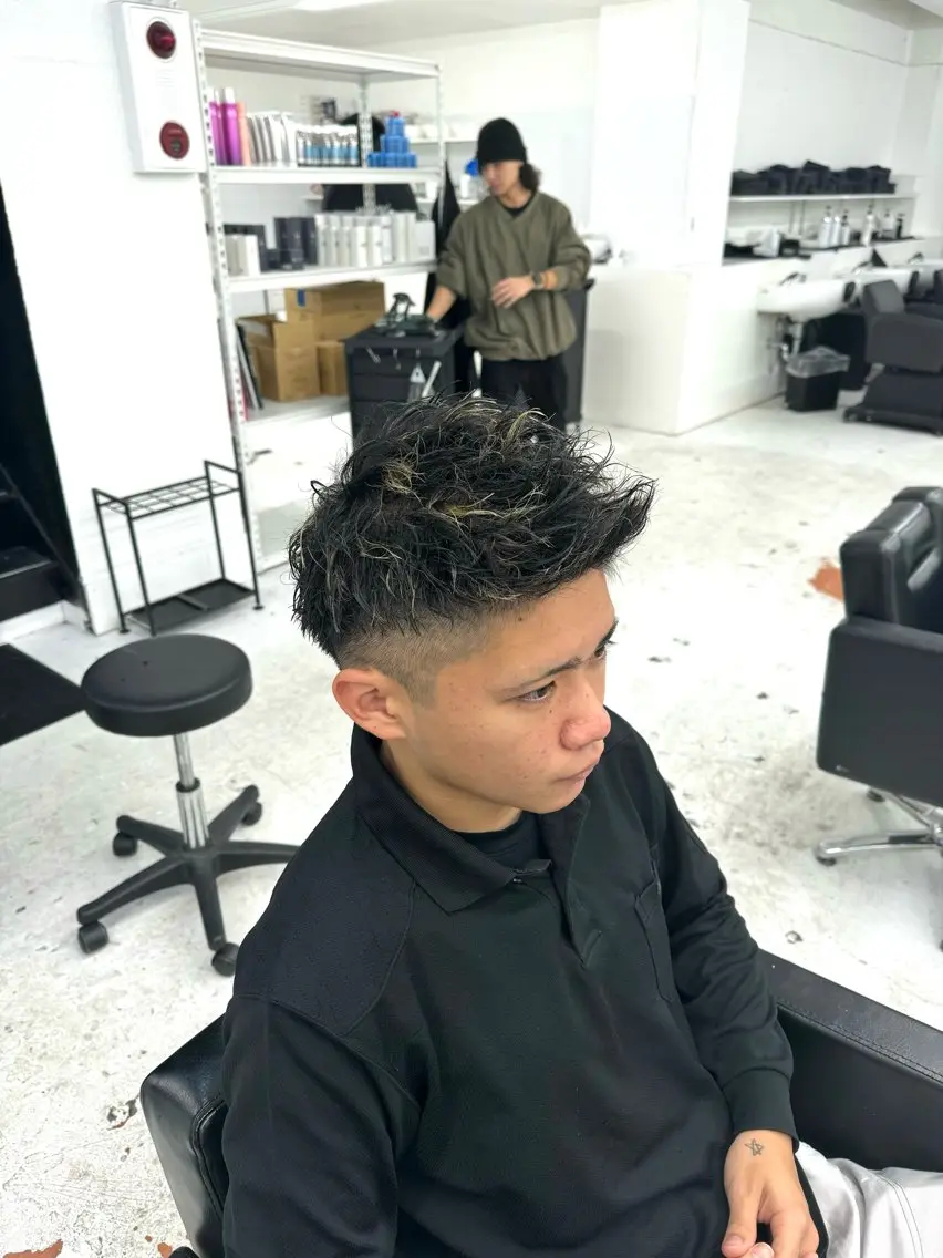ショート パーマ メンズ アップバング モヒカン ヘアカラー 柏メンズカットパーマ NO.1タイチのヘアスタイル