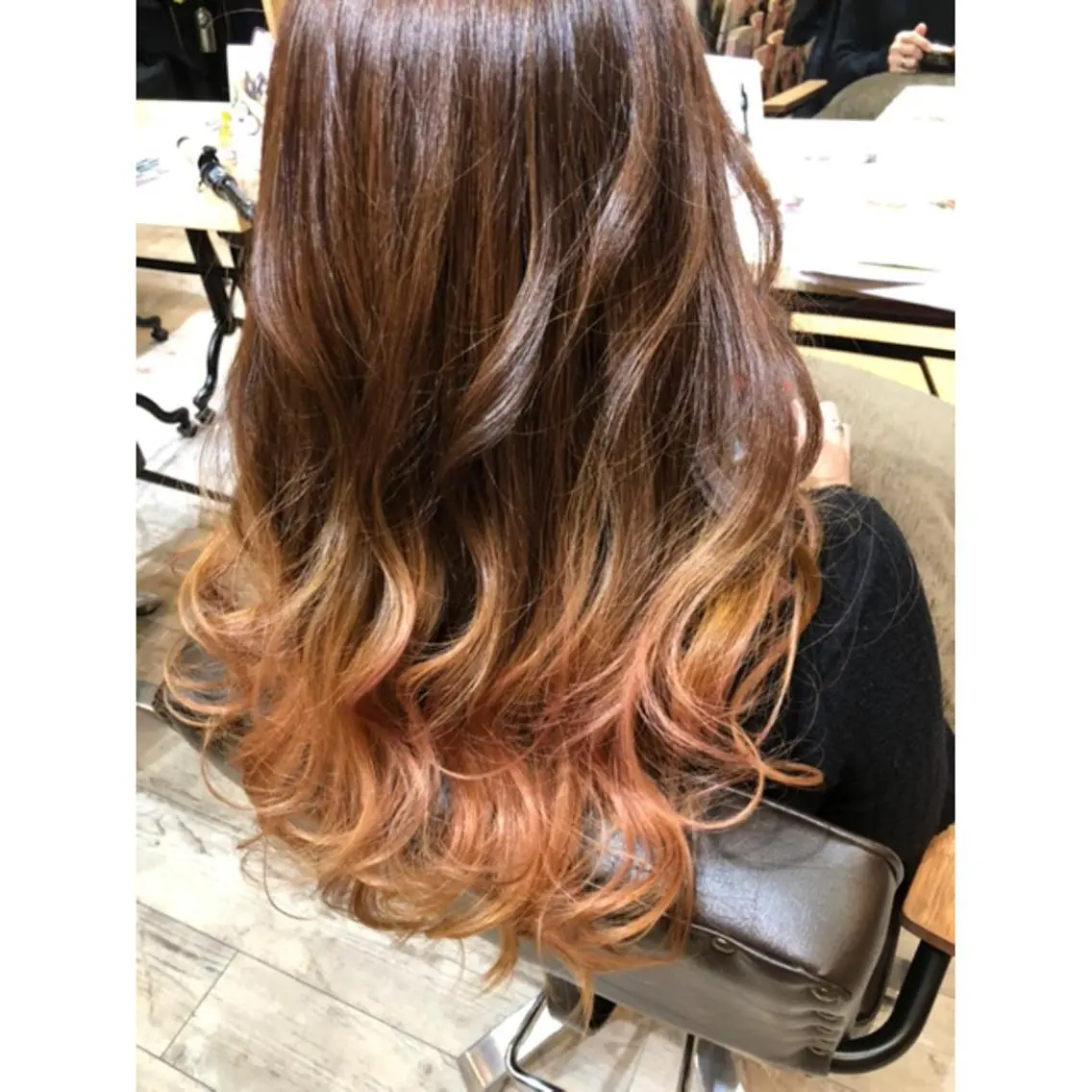 ロング カラー サワタ ミサのヘアスタイル