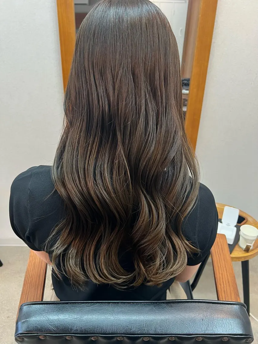 ロング カラー カット ヘアカラー トリートメント YUU💚髪質改善 🤎ダブルカラー✨のヘアスタイル