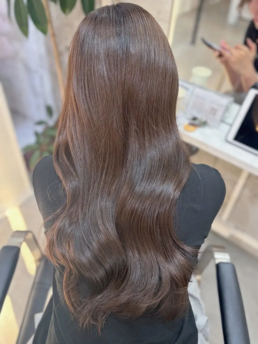 ロング カラー ブラウンカラー 透明感カラー ナチュラルブラウン ロング カット ヘアカラー トリートメント karen 髪質改善のヘアスタイル