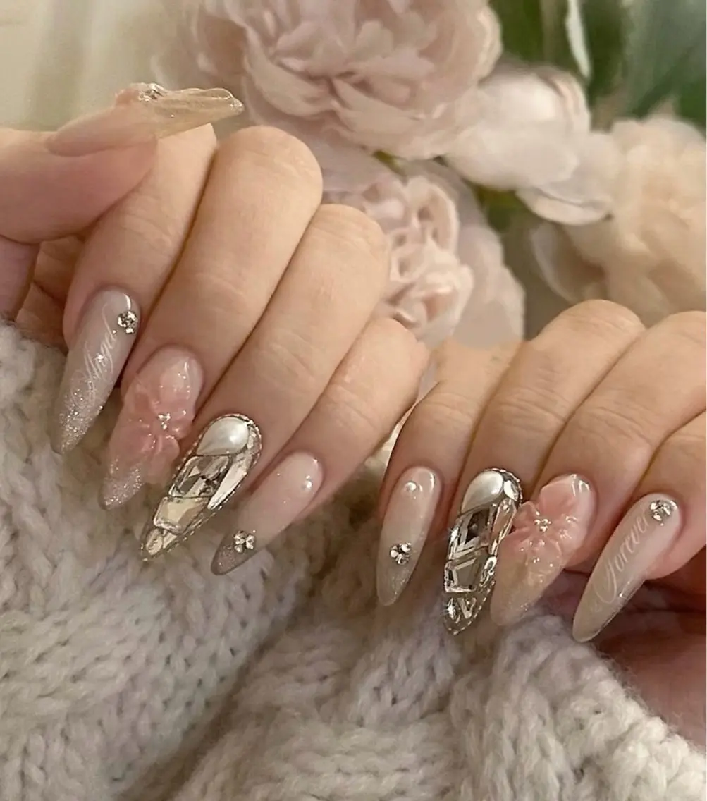 ネイル アートネイル チークネイル ドット フットネイル フレンチネイル ハンドネイル フットネイル 🌱Rina🎀 Mikaのネイルデザイン