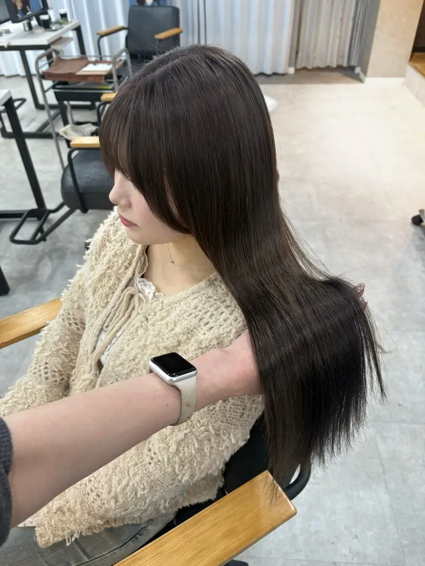 ロング カラー ショコラグレージュ グレージュ カット ヘアカラー 盛れる顔まわり✨🎀 レイヤー別所好葉のヘアスタイル