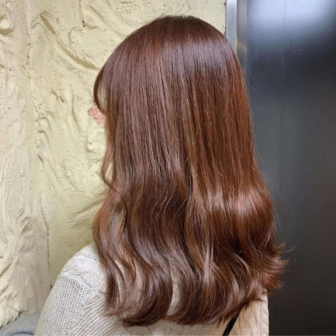 セミロング オレンジブラウン カット ヘアカラー トリートメント 長野 歌穂のヘアスタイル