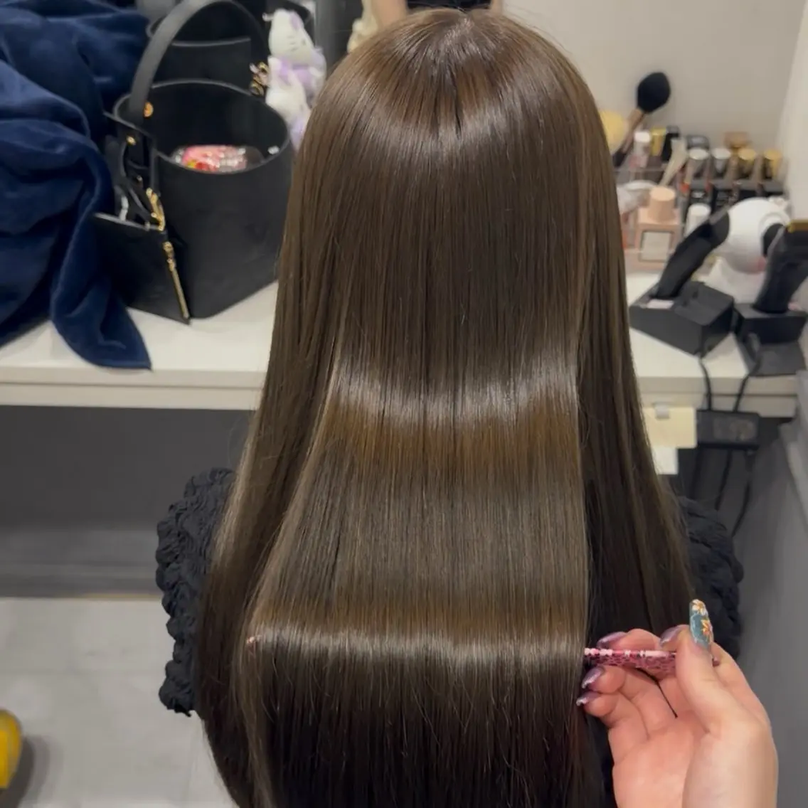 ロング カラー ヘアカラー トリートメント 🦋REISA🦋 エクステ×ハイトーンのヘアスタイル