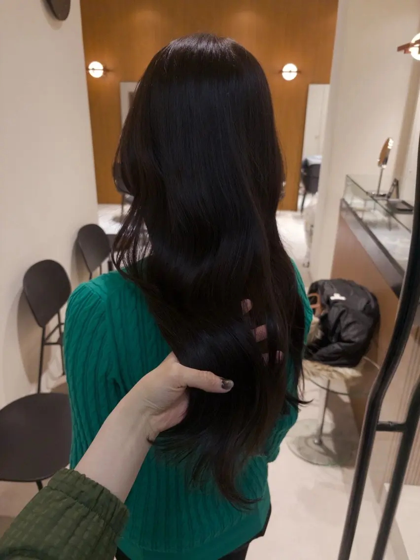 ロング カラー ヘアカラー yiye shioriのヘアスタイル