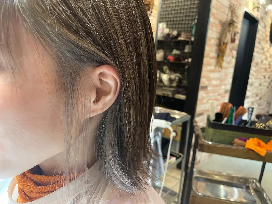 ミディアム カラー シルバー 外ハネヘア カット ヘアカラー トリートメント terra✂️ 佐伯 尚哉のヘアスタイル