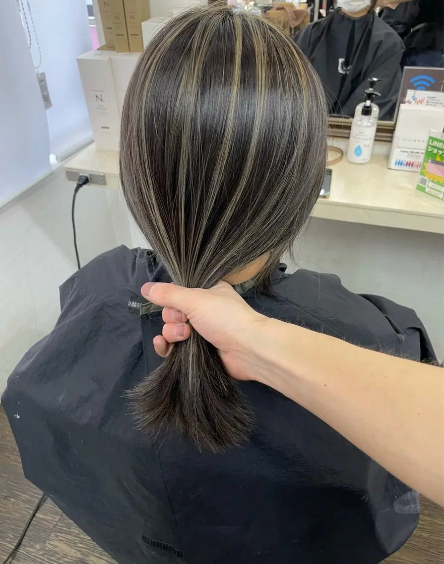 セミロング 横浜🦋ハイトーン 🫐シャドウルーツのヘアスタイル