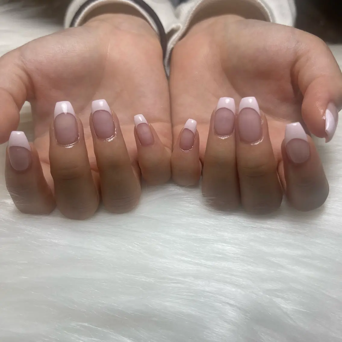 ネイル フレンチネイル ハンドネイル 🧁fein. nana🩵のネイルデザイン