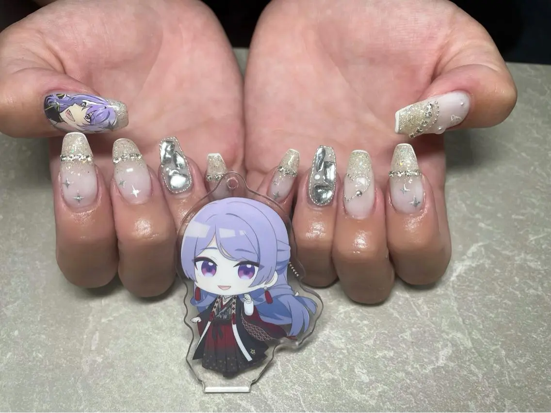 ネイル LAVISH 大和店 emi・:*+のネイルデザイン