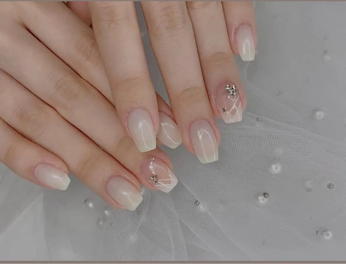 ネイル I-nailロング /ワンホン/キラキラのネイルデザイン