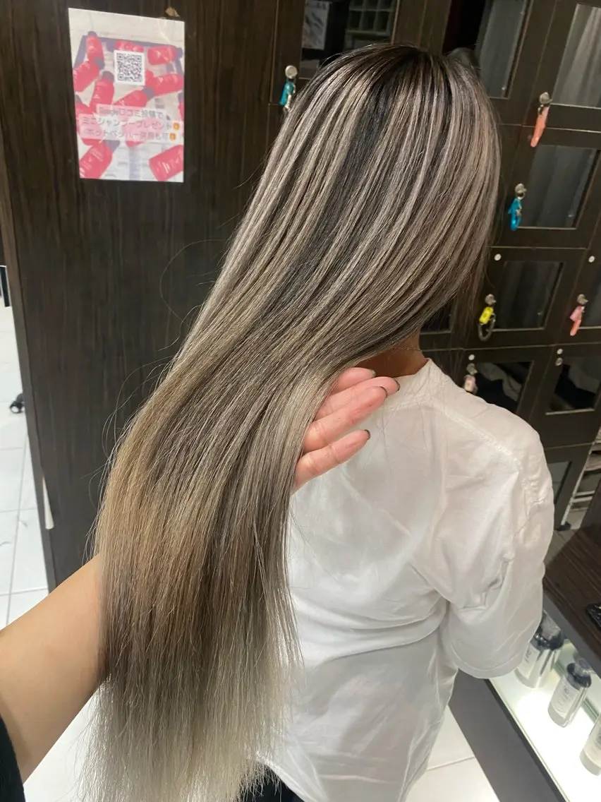 ロング カラー バレイヤージュ レイヤーカット ヘアカラー トリートメント グレージュ達人/赤み 消し/ブリーチ/岩崎のヘアスタイル