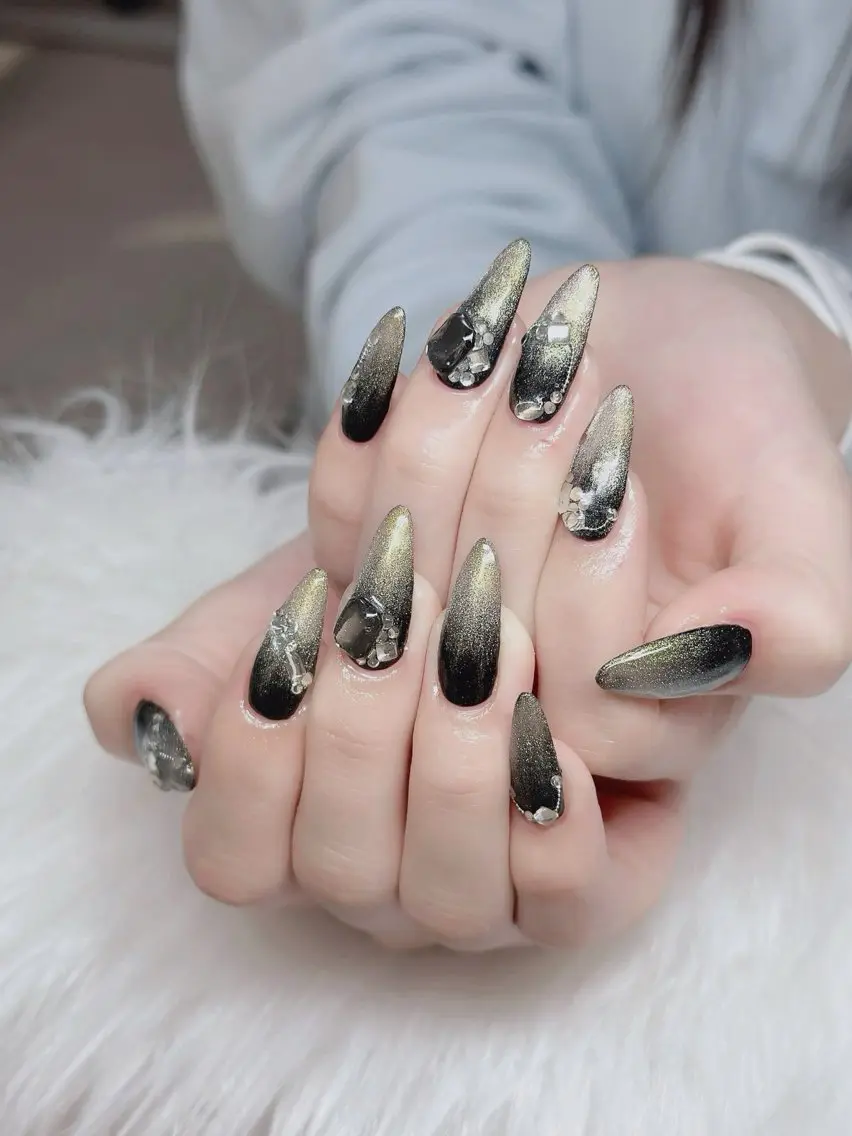 ネイル フレンチネイル ジェルネイル ガラスフレンチ ハロウィン ハート H.baby Nail Salonのネイルデザイン