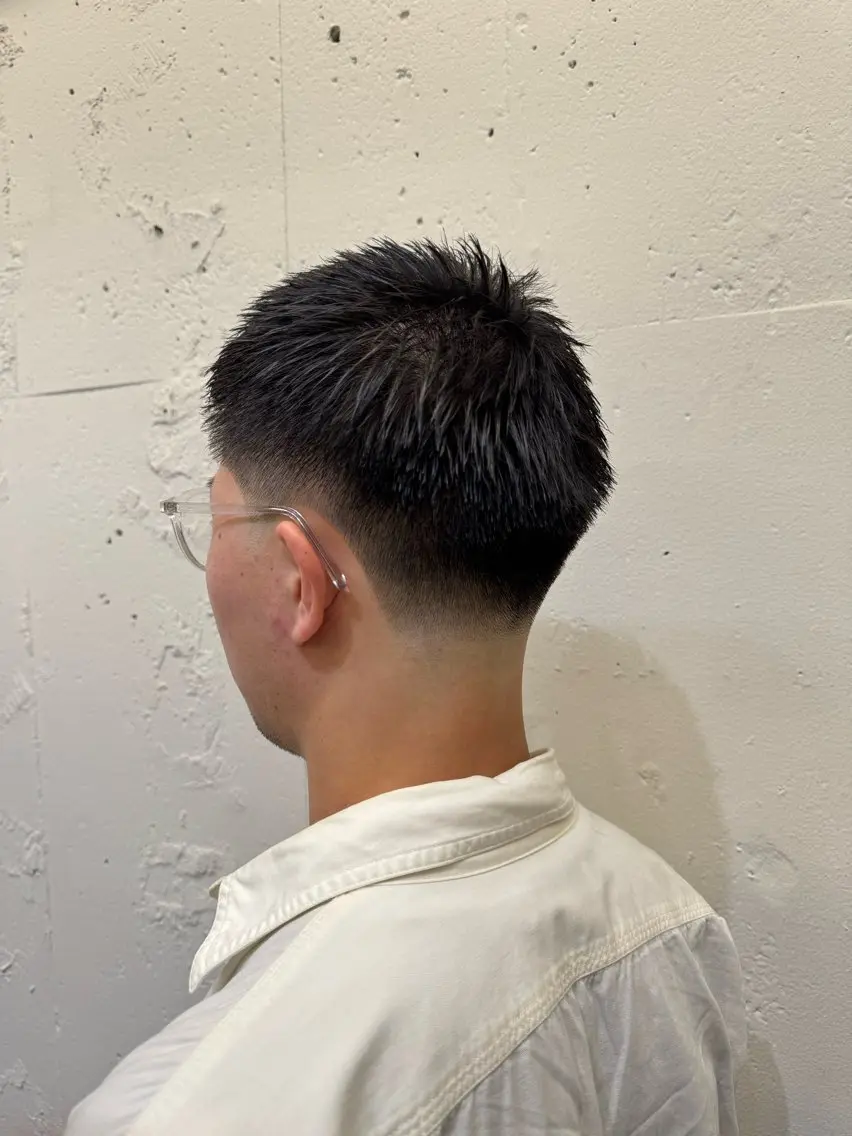 ショート メンズ センターパート フェードカット メンズショート スキンフェード スパイキーショート カット トリートメント 💈メンズ特化💈 TASUKUのヘアスタイル