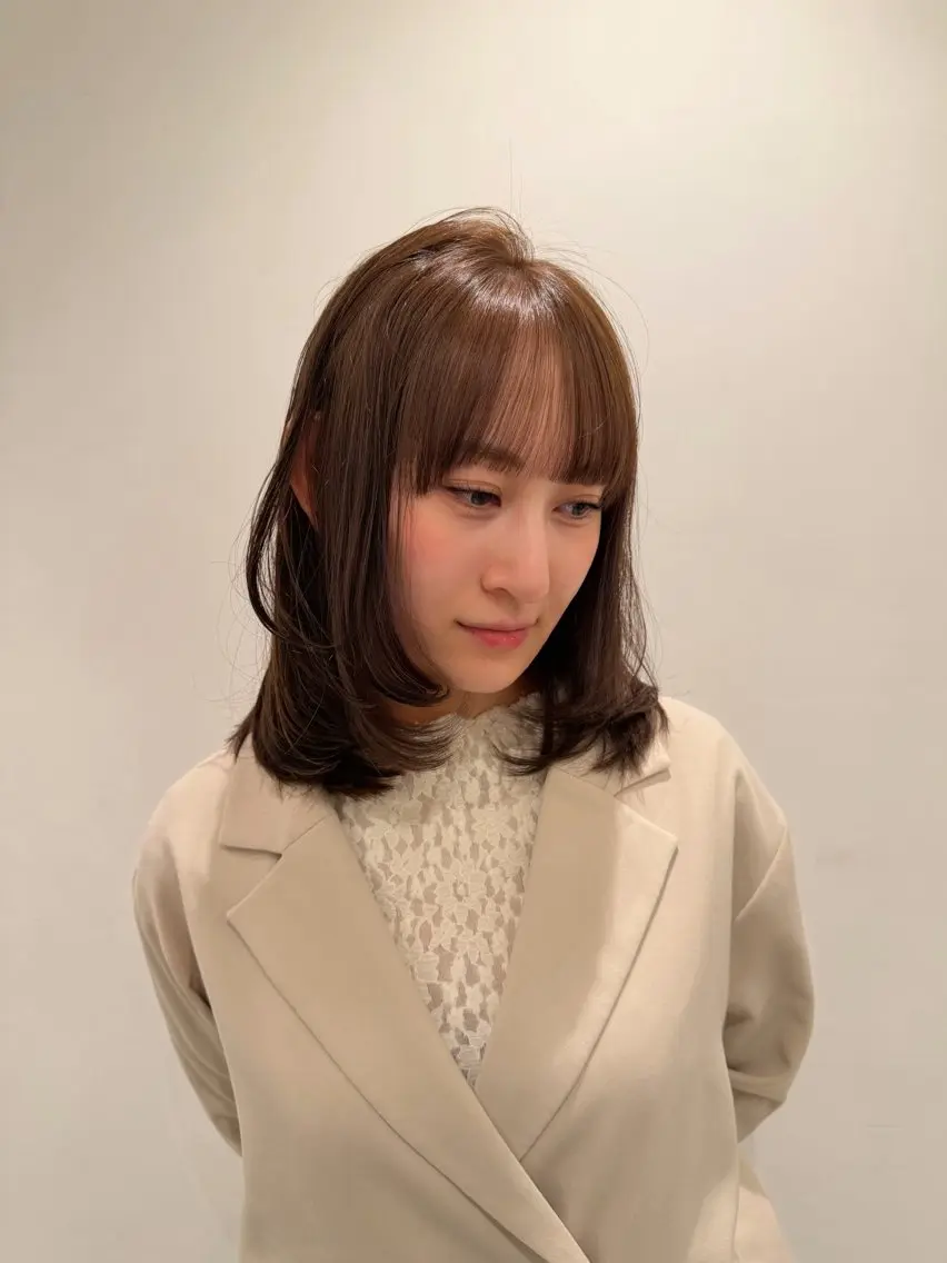 ミディアム レイヤーカット 萩原 紗妃のヘアスタイル