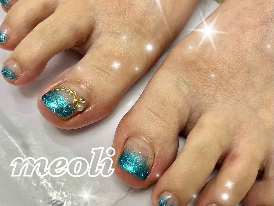 ネイル アートネイル グラデーション ラメ(グリッター) ラメグラデーション ミラーネイル フットネイル nail salon meoli　アヤのネイルデザイン