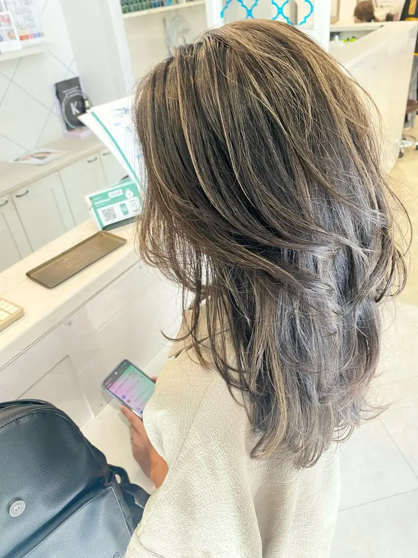 ロング カラー ハイライトカラー ハイライト ヘアカラー トリートメント 饒平名 知也のヘアスタイル