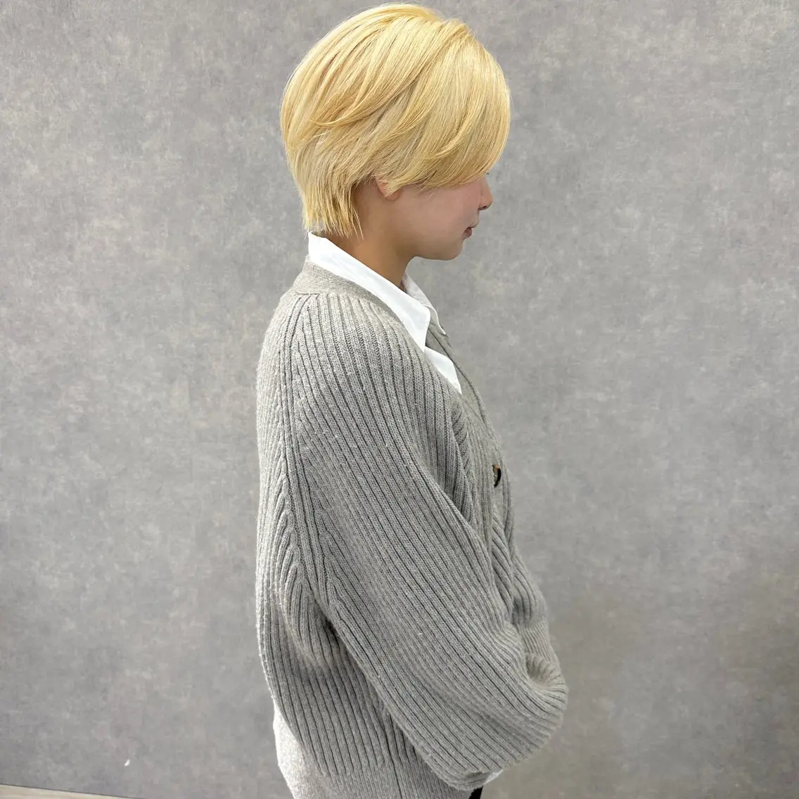 ショート カラー 抜きっぱなしブロンド はちすか るかのヘアスタイル