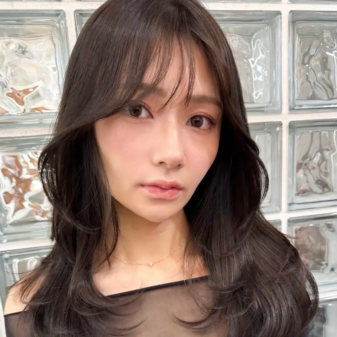 セミロング カラー ヘアアレンジ 内大久保 列夏のヘアスタイル