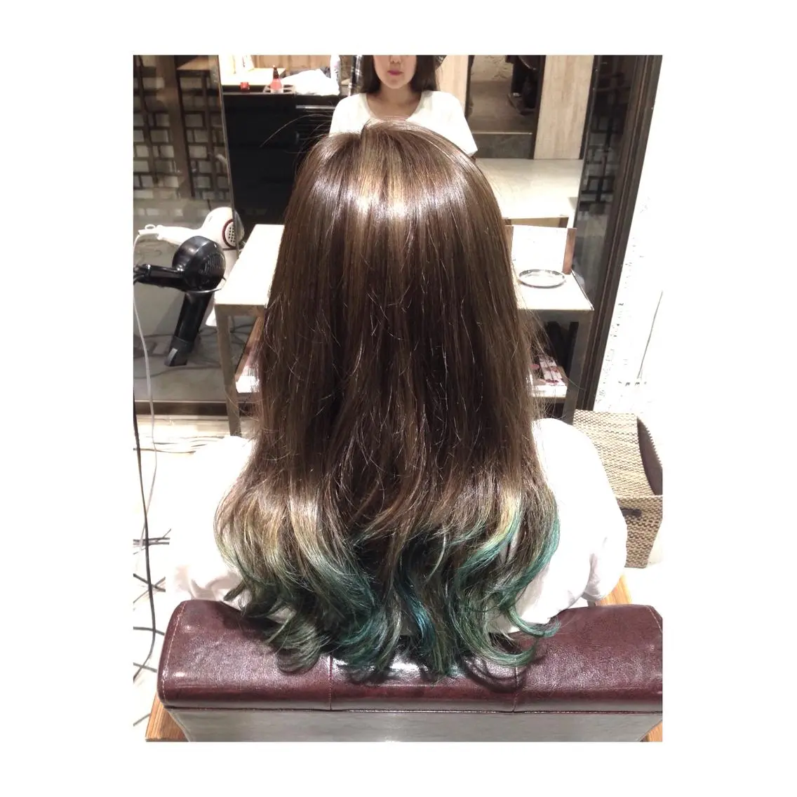 セミロング ロング カラー パーマ アオガミ （前髪顔周りカット）のヘアスタイル